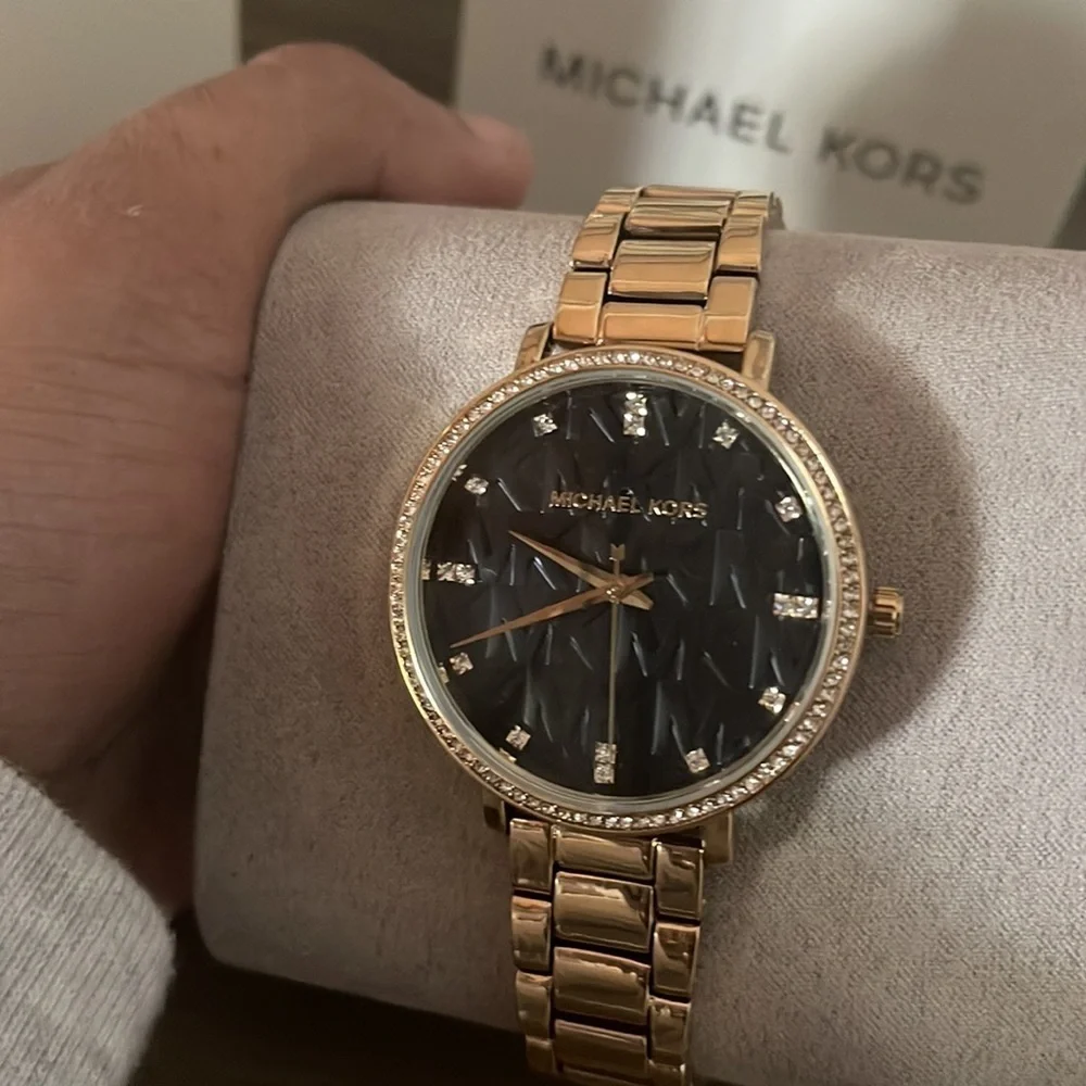 Michael Kors Black / Gold toned steel 39 mm